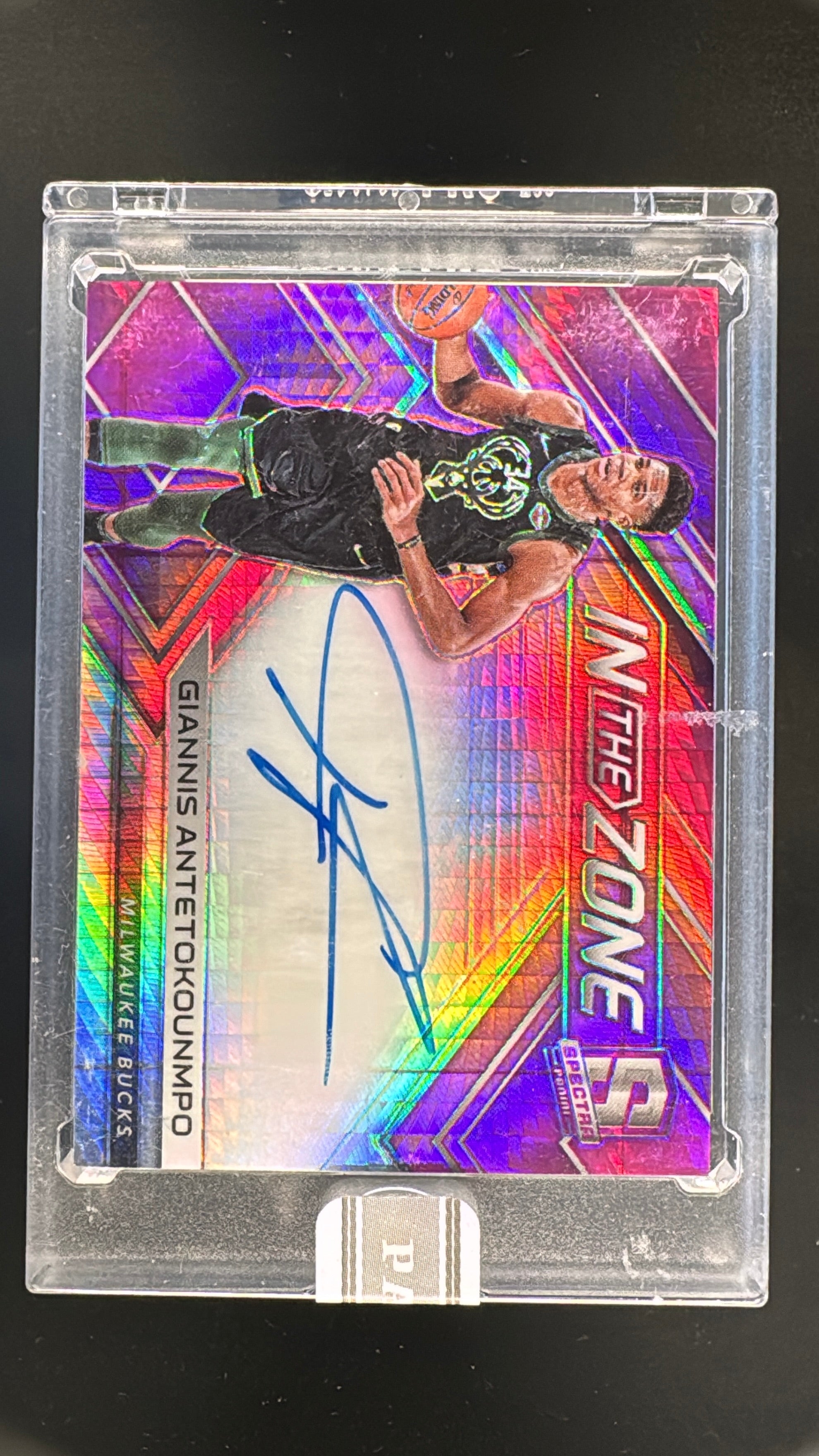 2017-18 Panini Spectra In the Zone White Box #IZ-GAN Giannis Antetokounmpo Signed Card (#1/1) - Panini Encased