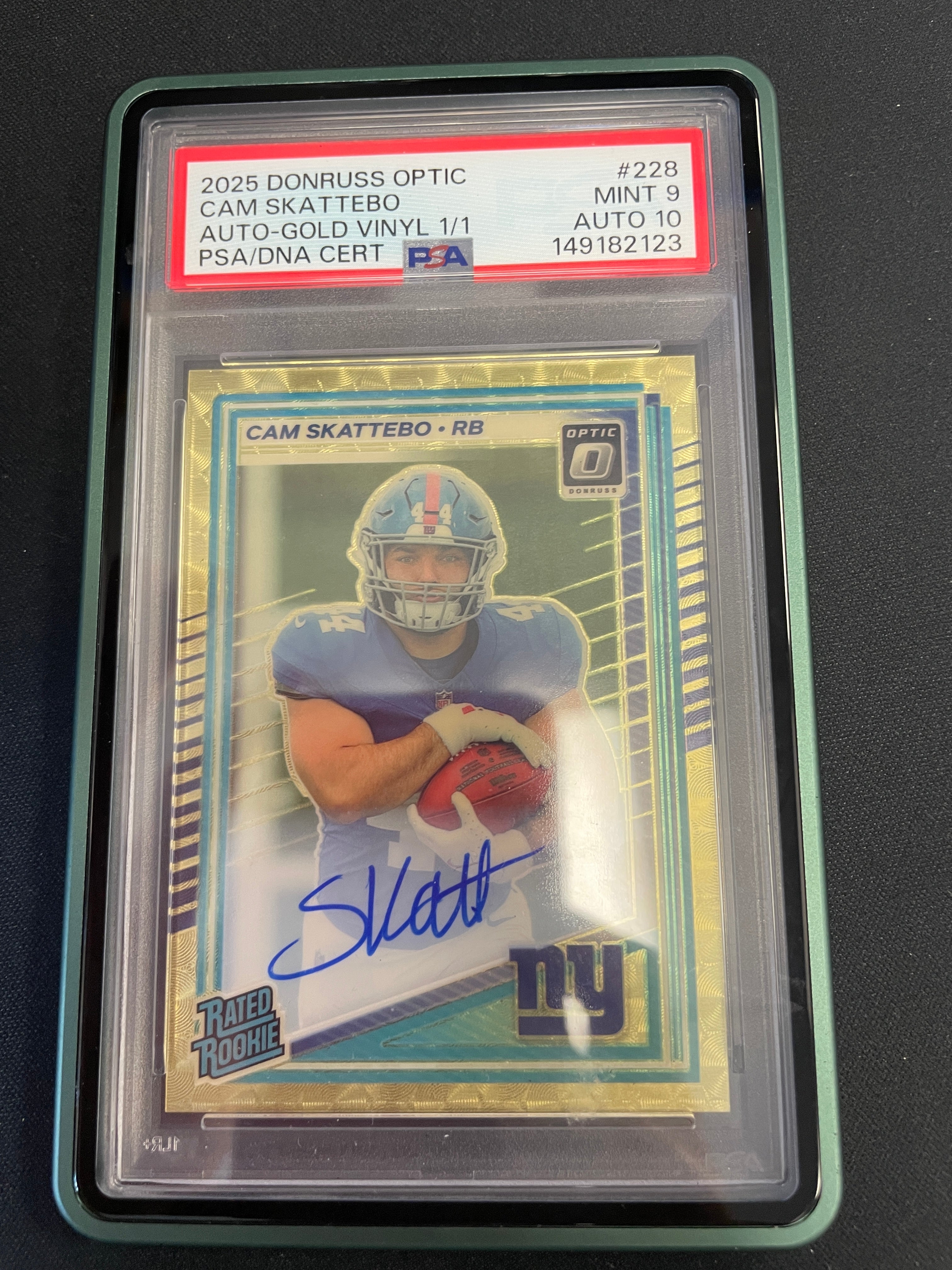 2025 Cam Skattebo gold vinyl 1/1 auto